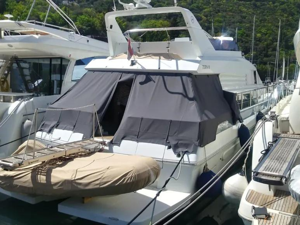 1990 Mochi Craft 56, EUR 109,000