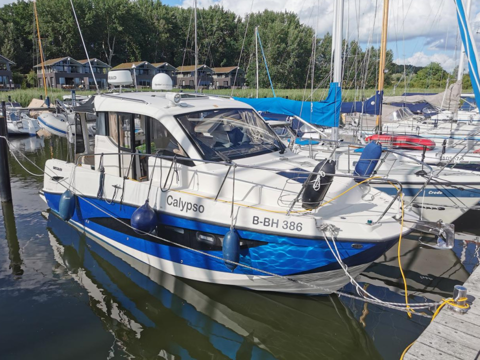 Gebrauchte Kajutboote Mit Trailernull